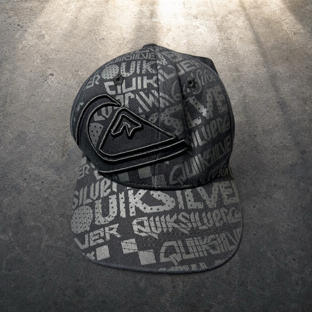 Quiksilver Skater Flexfit Hat All Over Logo Print Black Grey Size Small Medium